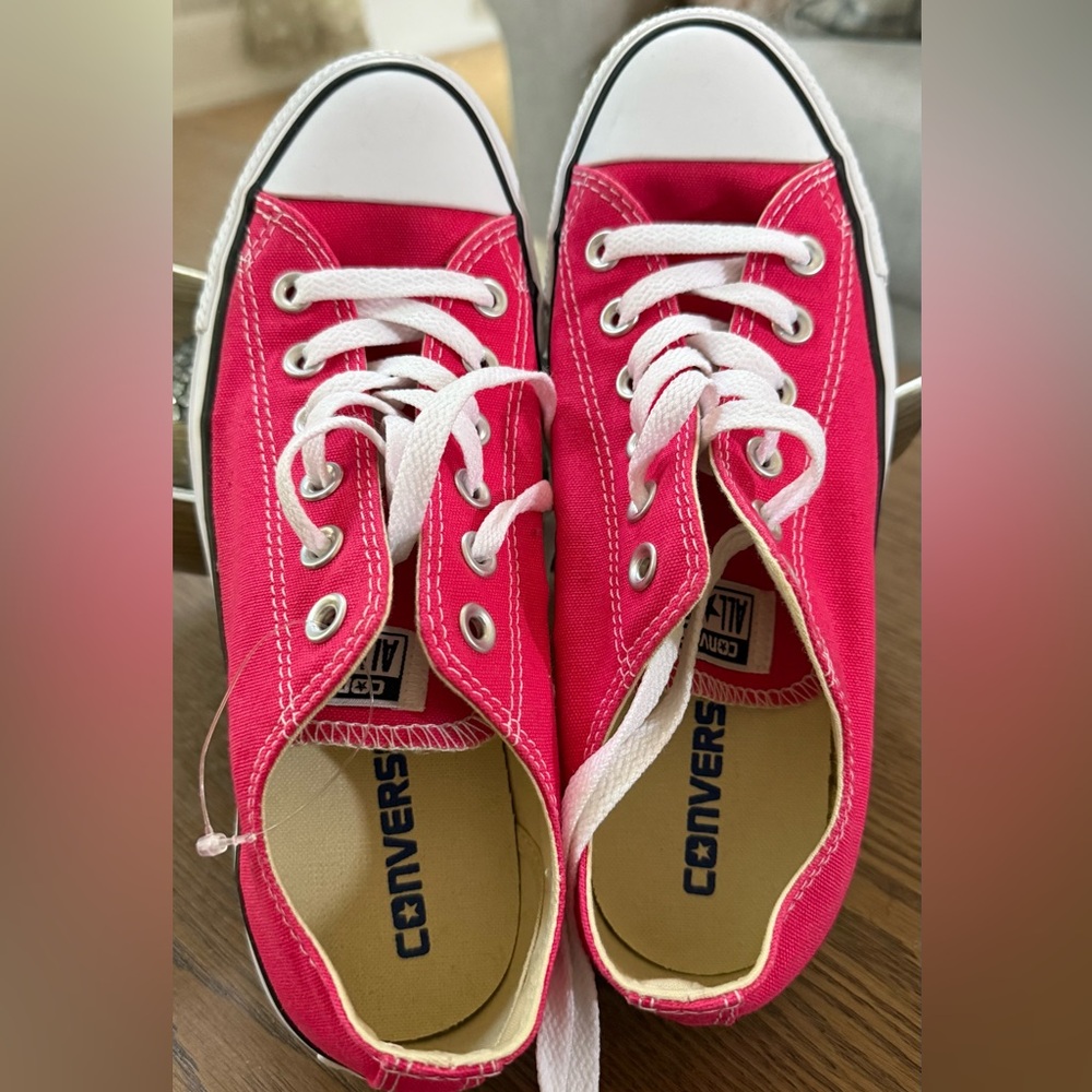 Converse Kids Low Top Canvas Sneakers in Bright Pink with White Laces - M6 | W8